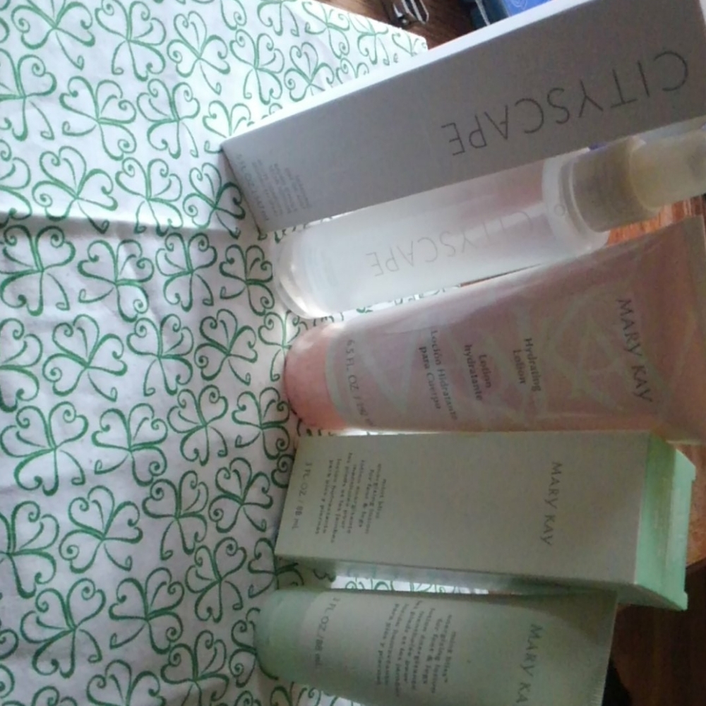 Mary kay city scape dry oil mist, leg and body lot